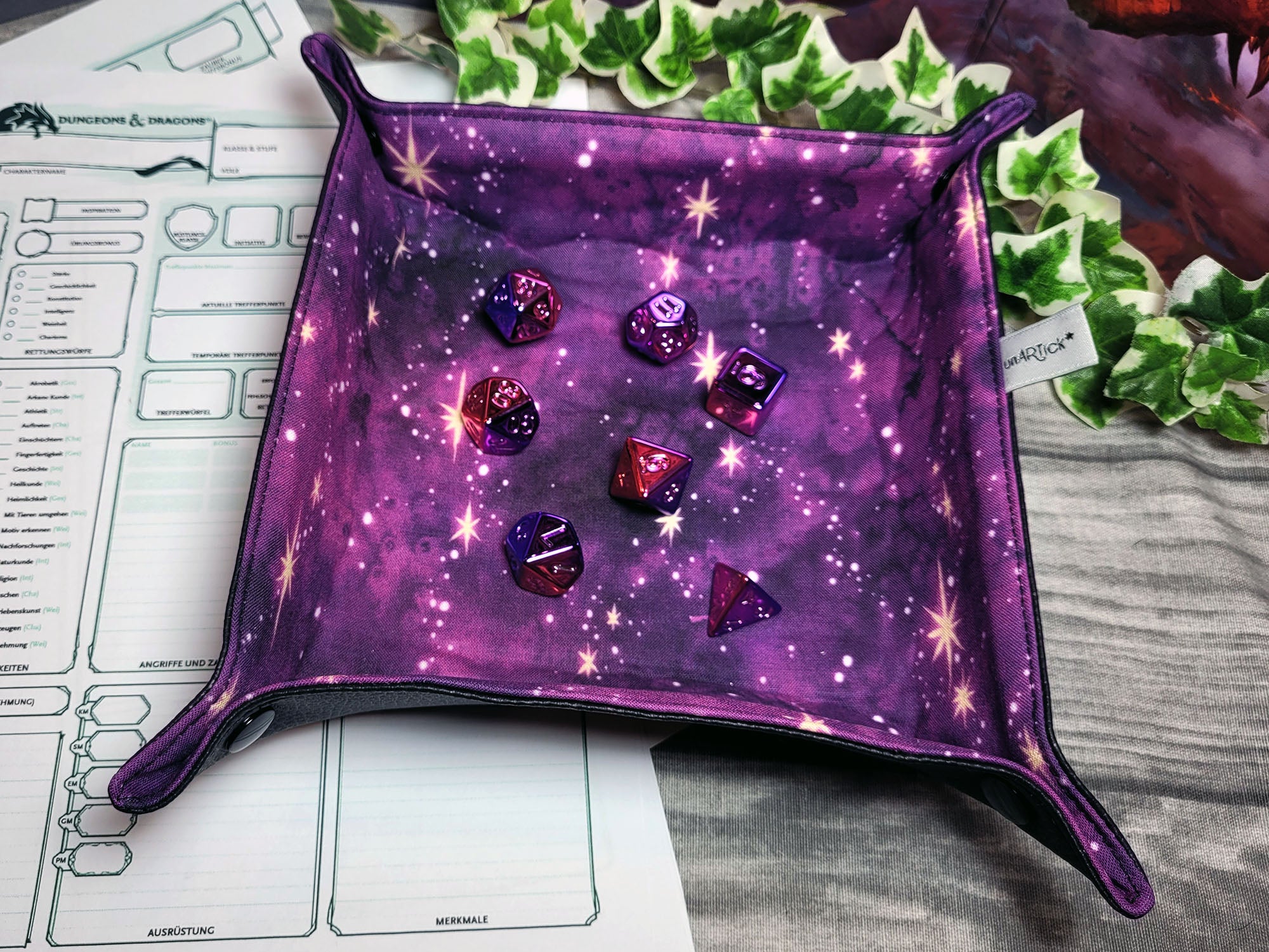 Purple Galaxy faltbare Würfelunterlage L