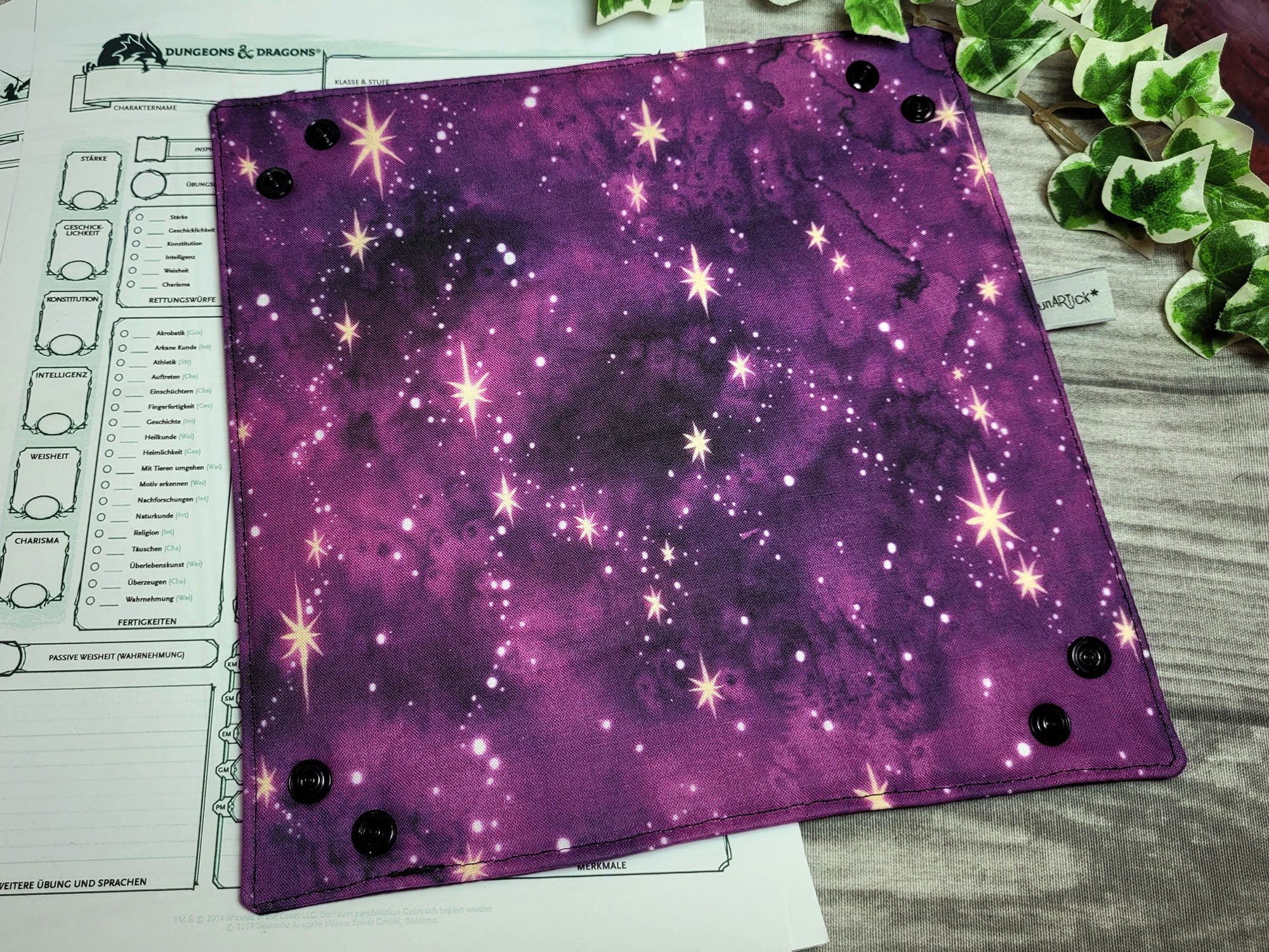 Purple Galaxy faltbare Würfelunterlage L